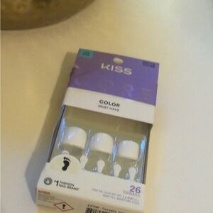 KISS Color Must Have White Press On Toenails New In Box